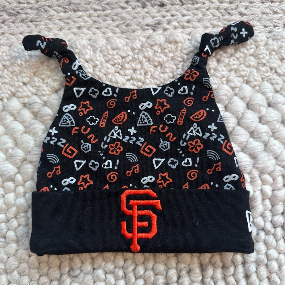 NWOT New Era Black and Orange SF Giants‎ Knot Hat